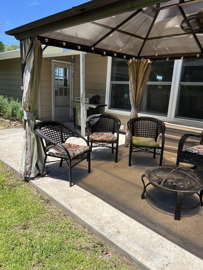 Building Photo - 601 E McKissock St