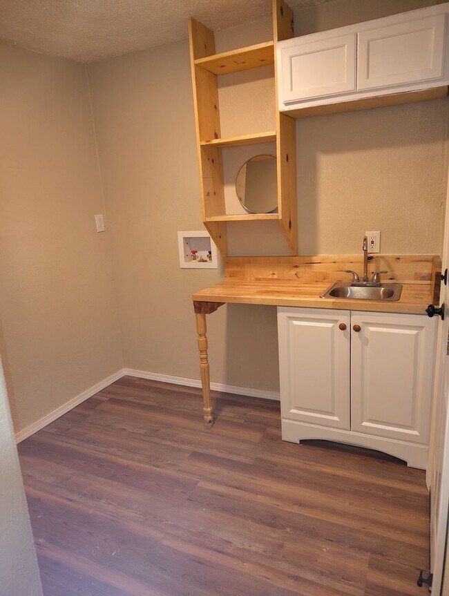 Building Photo - Available for Immediate Move - 1 Bed 1 Bath - Utilities included OPEN HOUSE 05/02/26 12-2