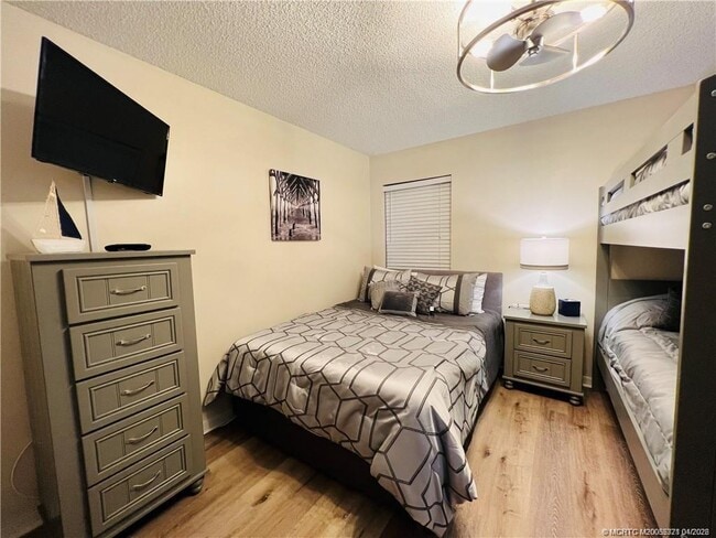 Building Photo - 10044 S Ocean Dr