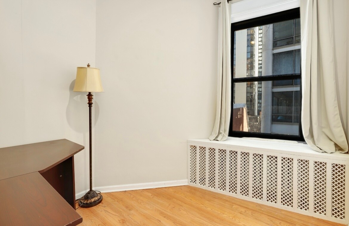 Building Photo - 20 E Goethe St