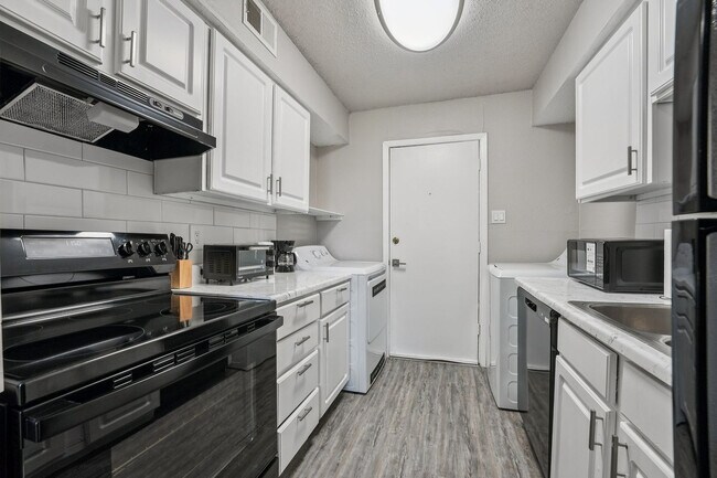 Building Photo - 2549 Thomason Cir