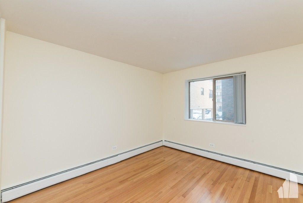 Building Photo - 5820 N Sheridan Rd