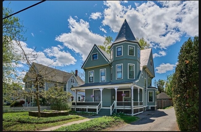 Building Photo - 296 Elm St