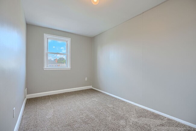 Building Photo - 2230 Coralthorn Rd