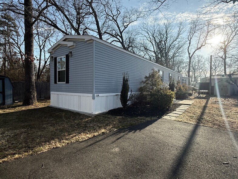 Building Photo - 13 Main St