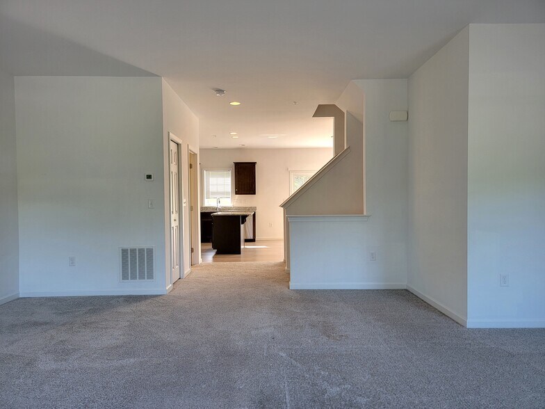 Building Photo - 10 Glenbrook Ct