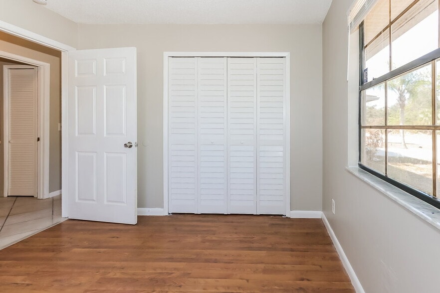 Building Photo - 552 SW Badger Terrace