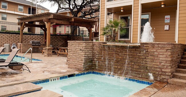 Riviera Apartments Dallas, TX Apartment Finder