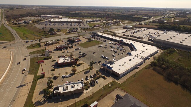 Building Photo - 2662 Hwy 290 W