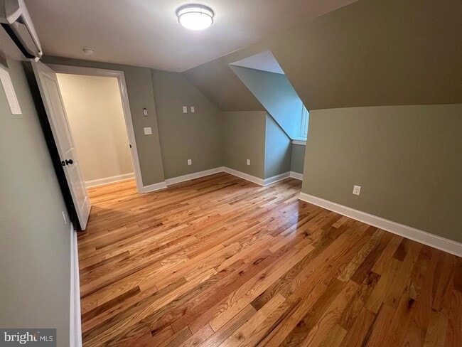 Building Photo - 235 Pine St