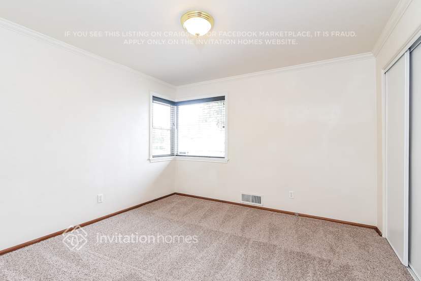 Building Photo - 1706 3rd Ave NW