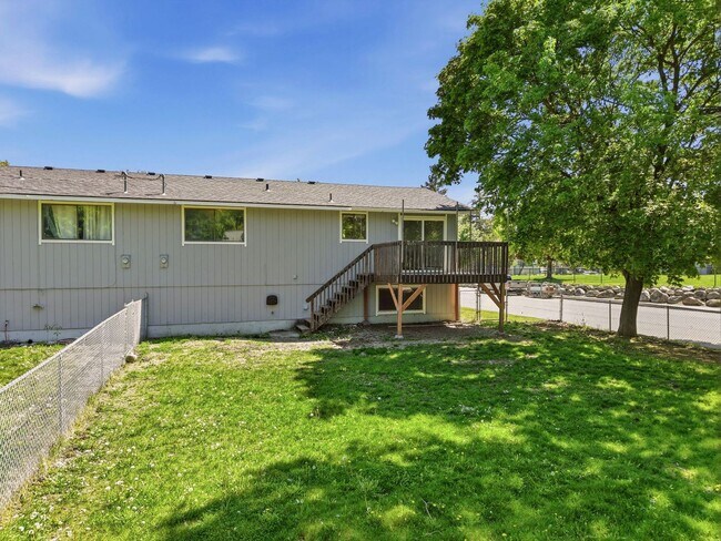 Building Photo - 2705 N Robie Ct