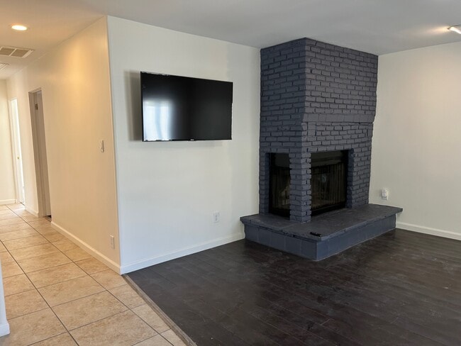 Building Photo - 54865 Avenida Vallejo