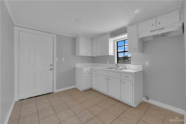 Building Photo - Charming 2-Bedroom Home with Central AC and Fenced Lot!