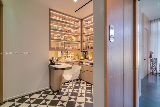 Building Photo - 801 S Miami Ave