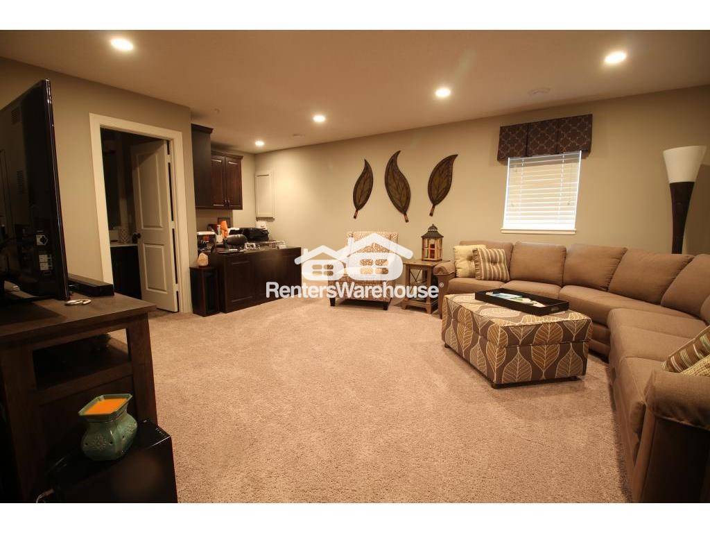 Building Photo - 8411 Larch Ln N