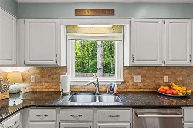 Building Photo - Beautiful Updated Home for Rent in New Irv...