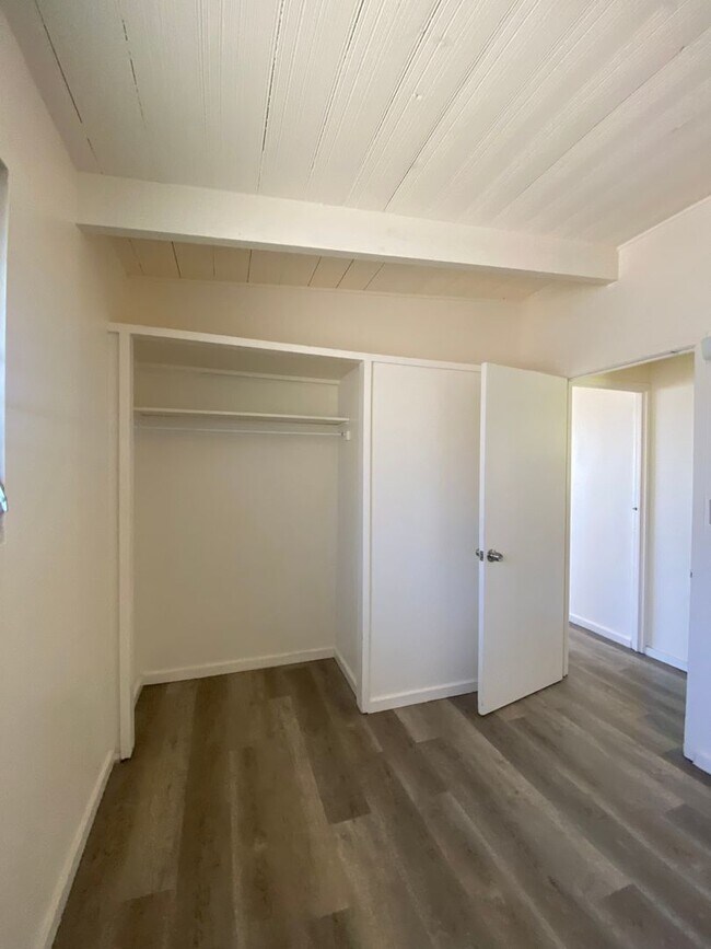 Building Photo - Single Family