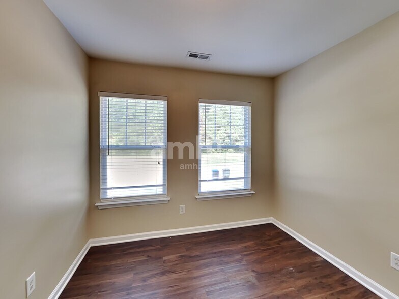 Building Photo - 1071 Heritage Manor Dr