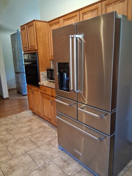 Kitchen - 2590 W Green Brier Dr