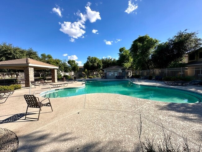 Building Photo - Completely adorable Gardens Community in G...