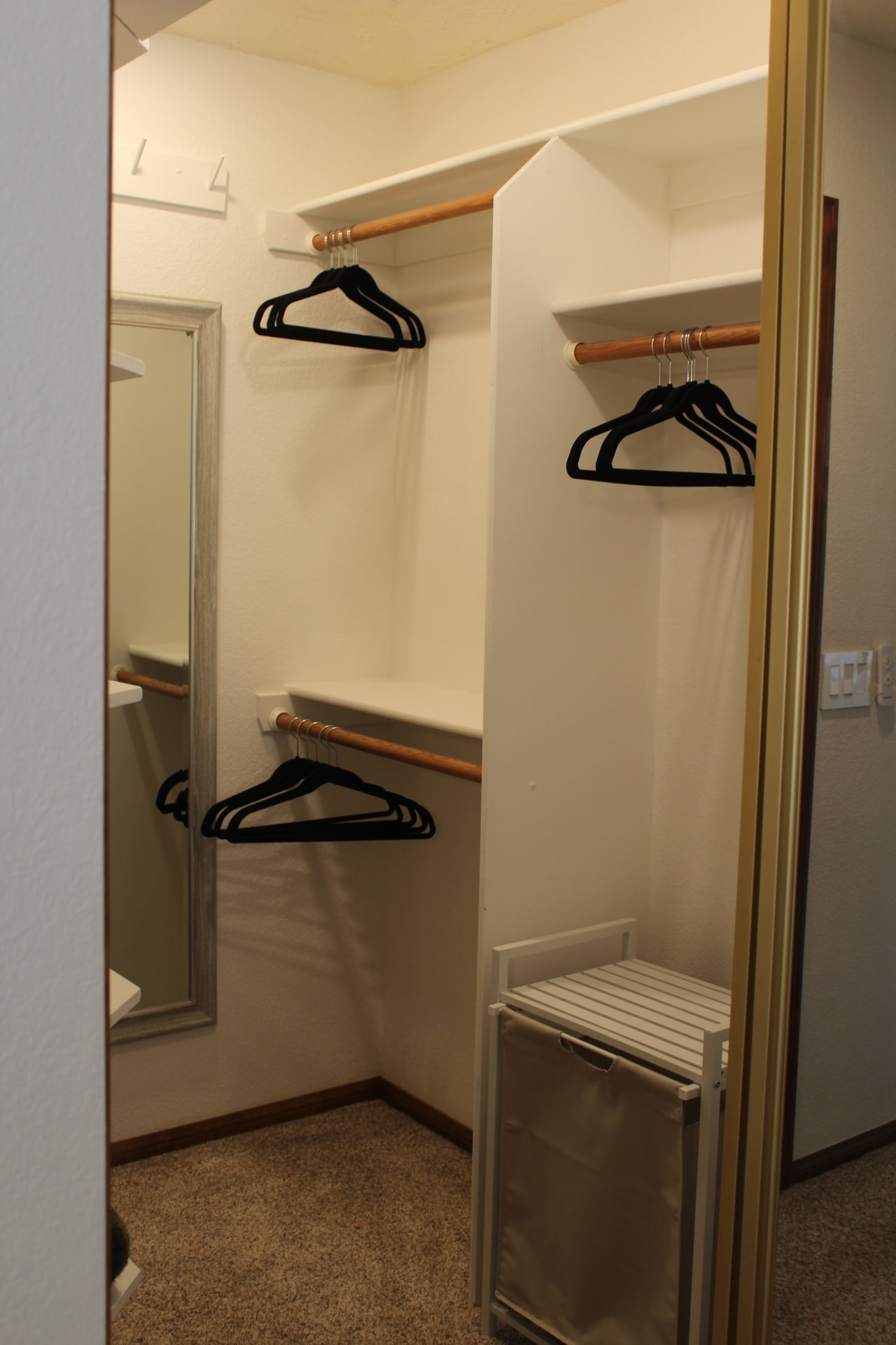 Master Closet - 16362 Kamana Rd