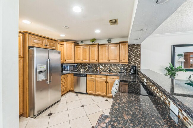 Building Photo - 2924 NW 69th Ct