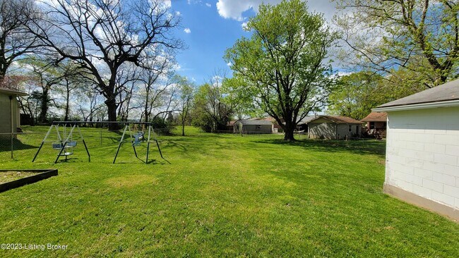 Building Photo - 11616 Maple Way