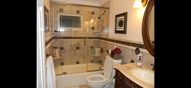 Building Photo - 1121 Glenwood Rd