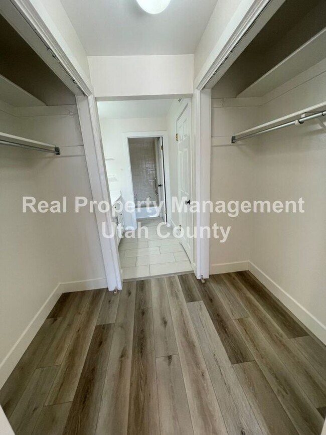 Building Photo - 2244 N Canyon Rd