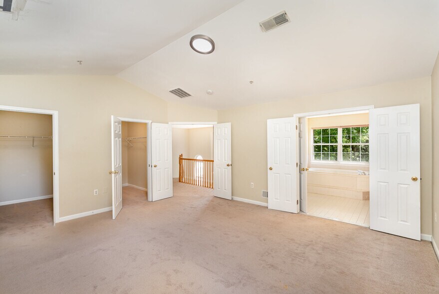 Building Photo - 200 Woodgreen Cir