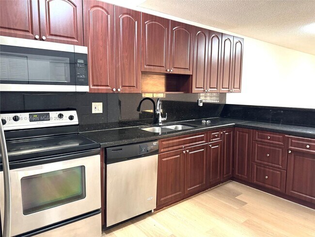 Building Photo - 2732 W 54th St