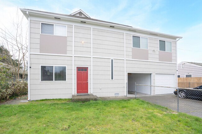 Building Photo - Remodeled 2BR w/ Garage, Fenced Yard & Stainless Steel Appliances