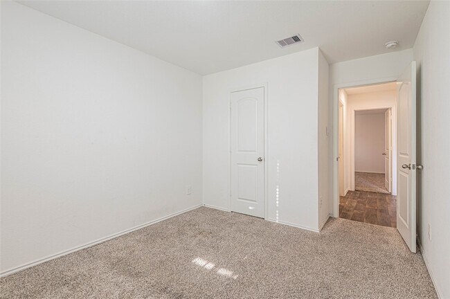 Building Photo - 5110 Hedgerose Ln