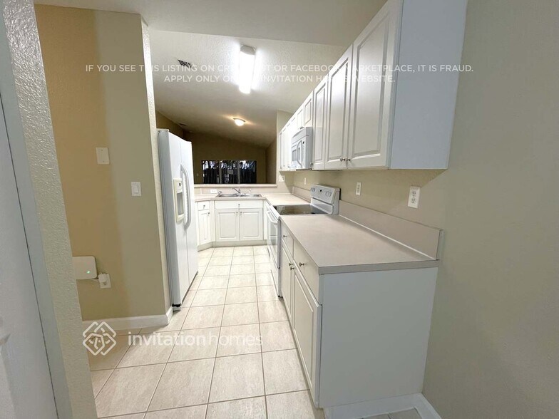 Building Photo - 13606 SW 119th Ave