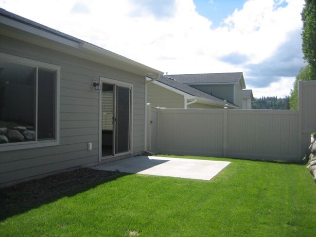 Building Photo - CDA Home w/ 22X45 RV Garage/Shop!