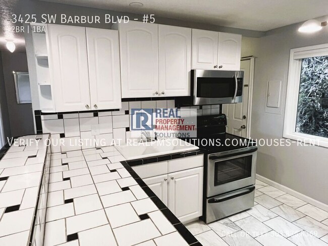Building Photo - 3425 SW Barbur Blvd