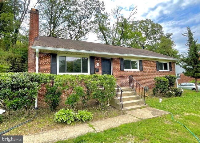 Building Photo - 3703 Larchmont Dr