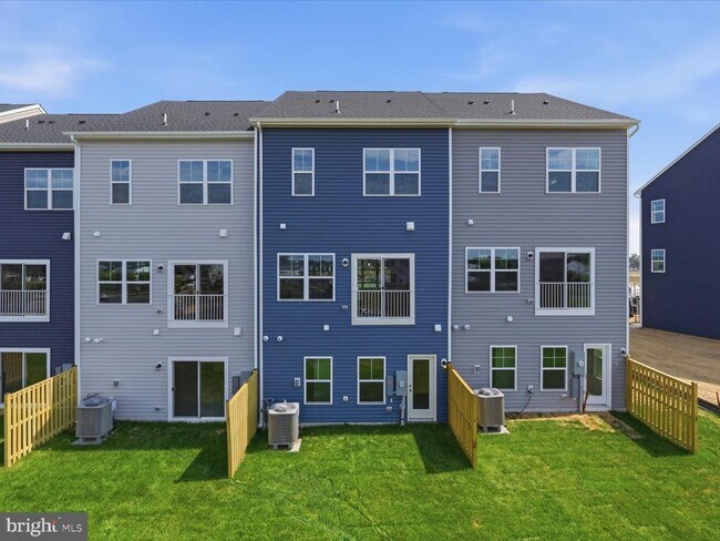 Building Photo - 124 SWANSONG Pl