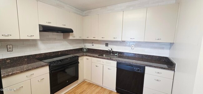 Building Photo - 1800 N Stanton St