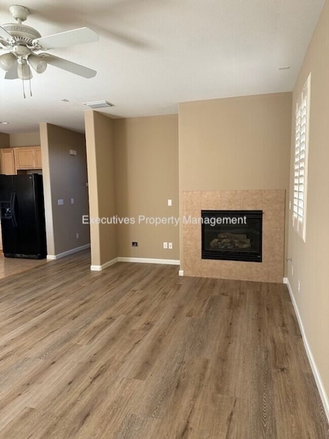 Building Photo - 518 Barclay Way