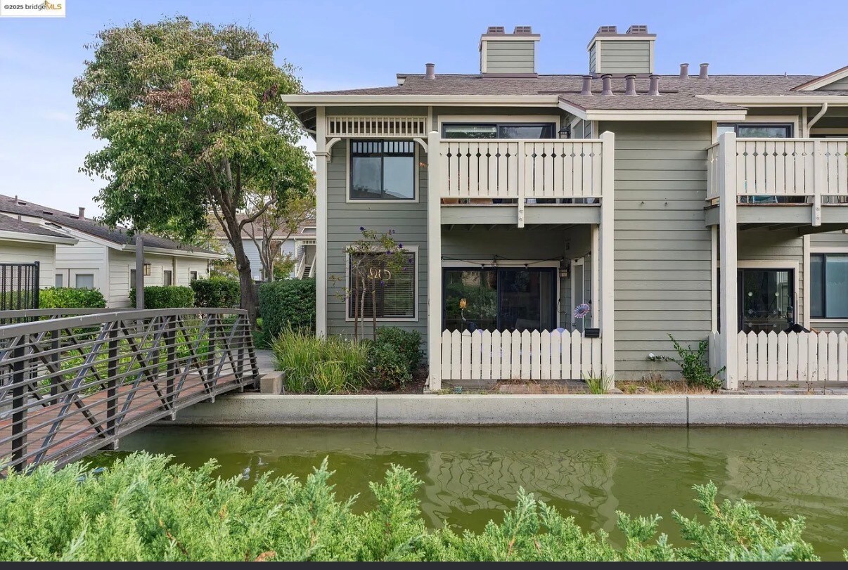 Building Photo - 15 Shoreline Ct