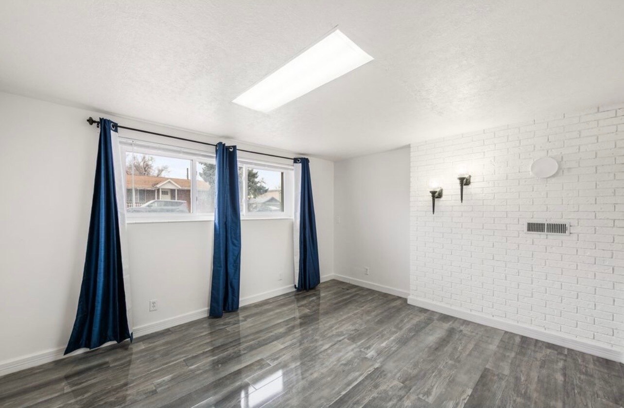 Building Photo - 140 W 8710 S