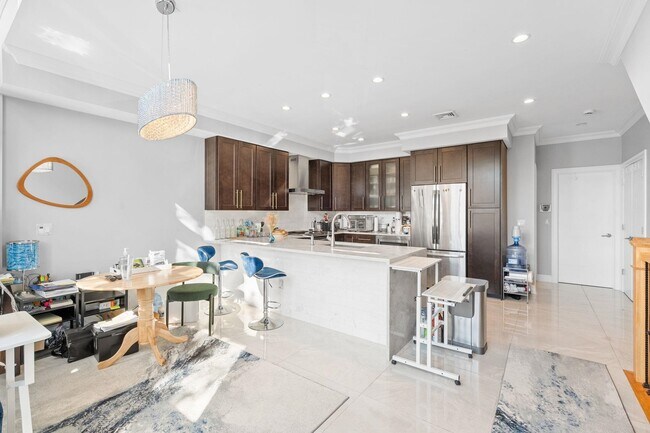 Building Photo - 94 Leonard St