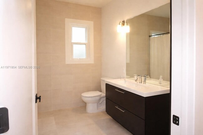 Building Photo - 640 NE 71st St