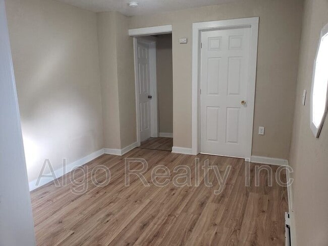 Building Photo - 1012 7th St E