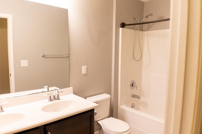 Building Photo - 138 Lyonshall St
