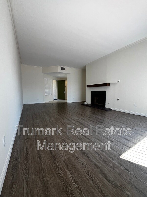 Building Photo - 412 N Kenwood St