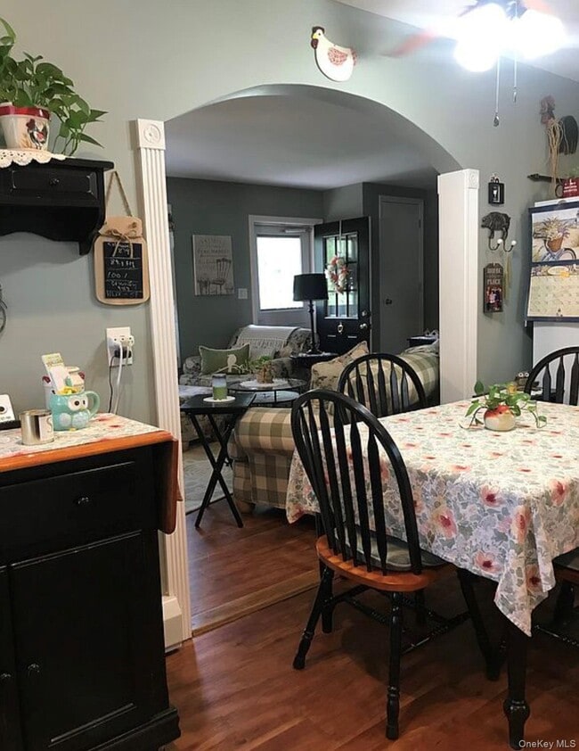 Building Photo - 137 Central Hwy