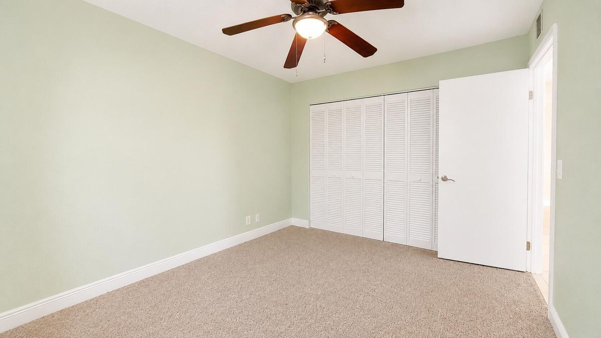 Building Photo - 1463 Lake Crystal Dr